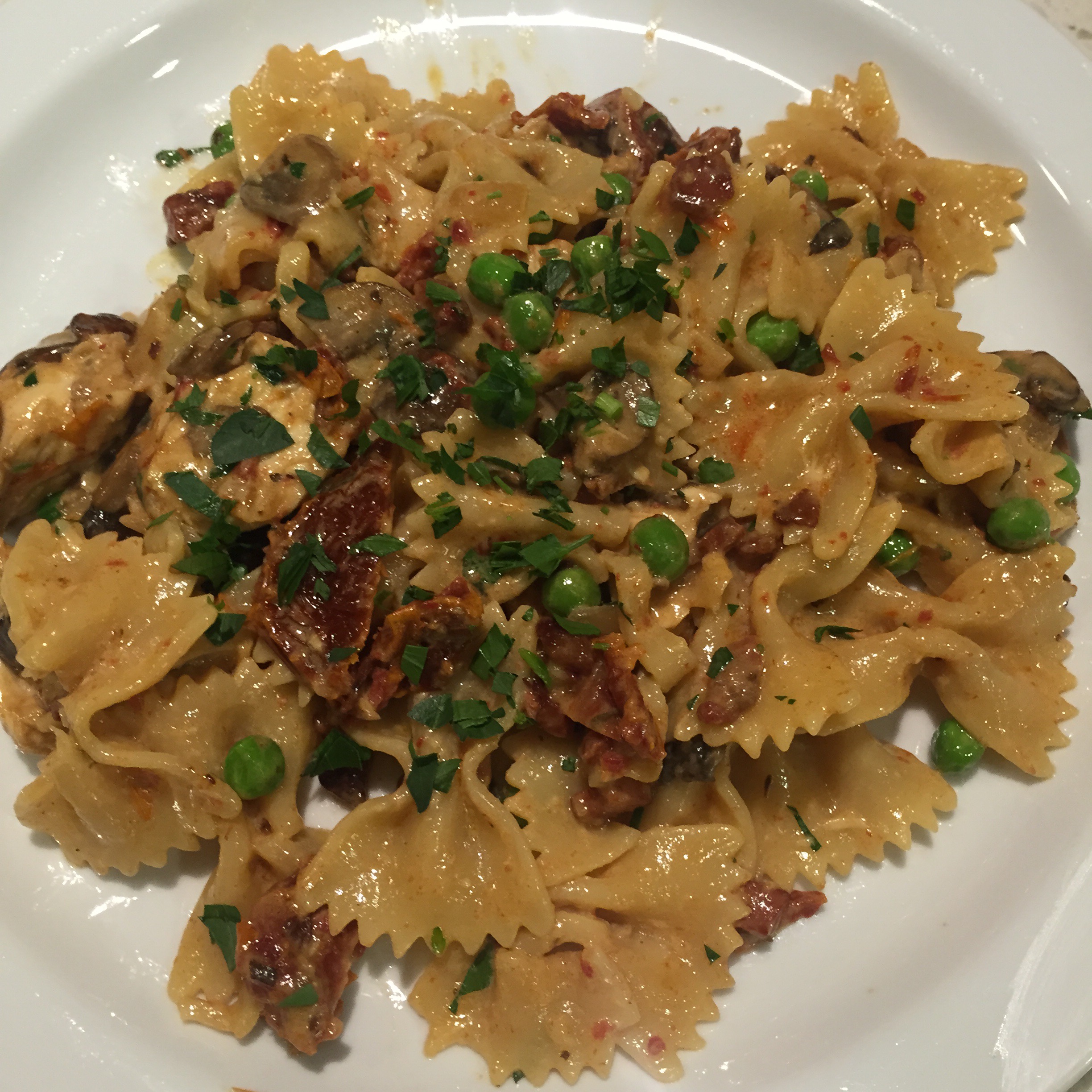 Featured image of post Farfalle With Chicken And Roasted Garlic Cheesecake Factory Place milk in dish for dipping